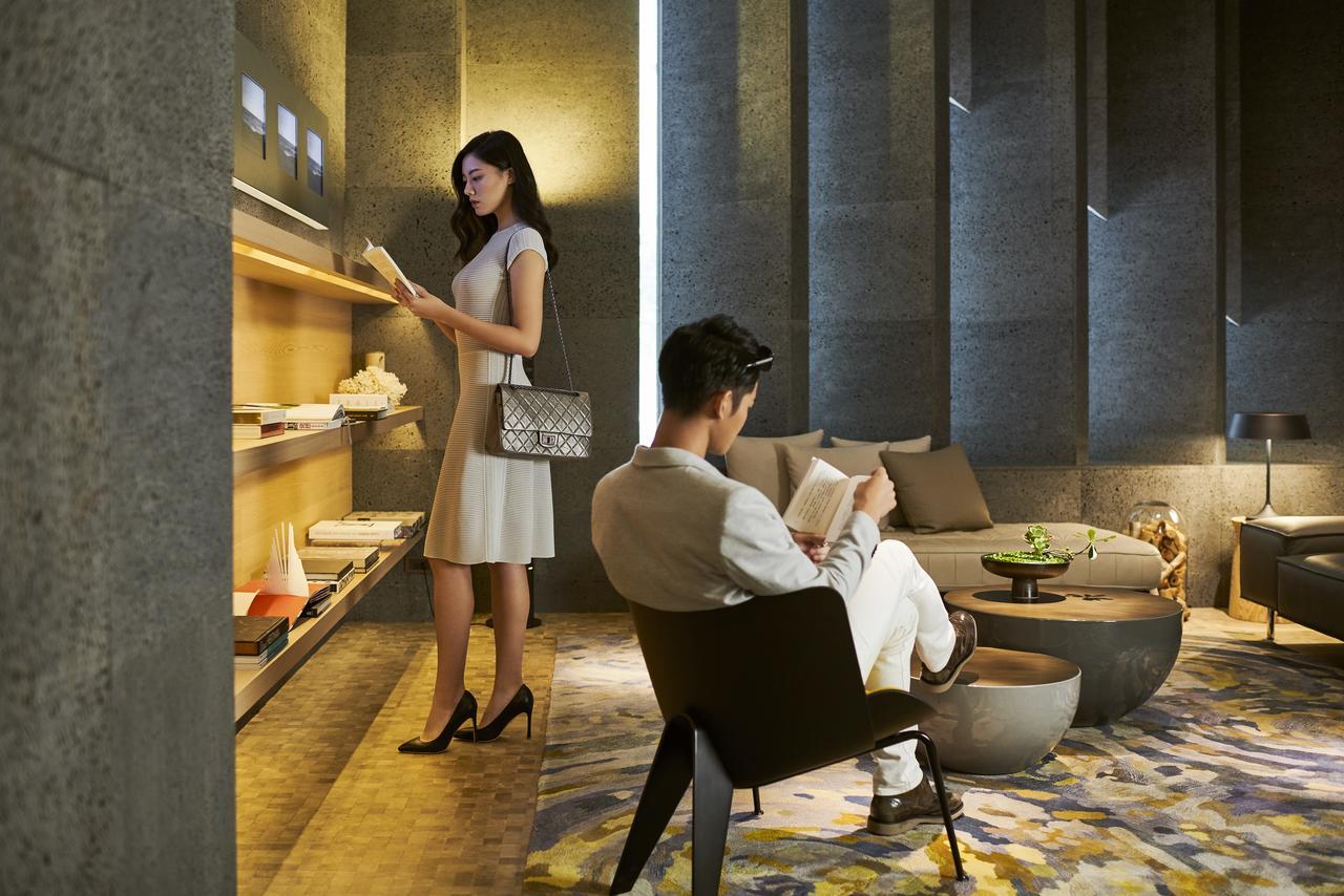 Silks Club Hotel Kaohsziung Kültér fotó The Club at Hong Kong International Airport