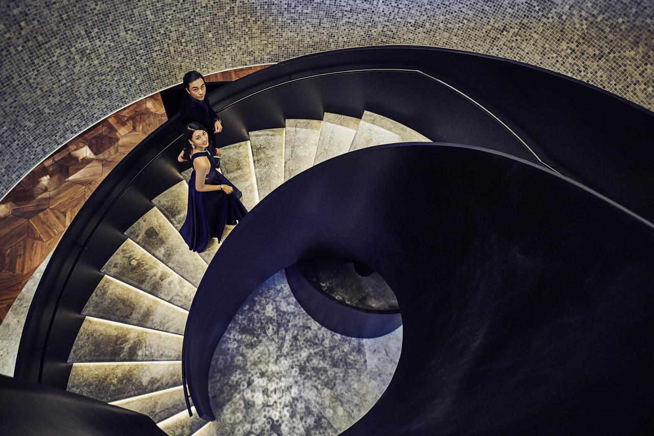 Silks Club Hotel Kaohsziung Kültér fotó Spiral staircase