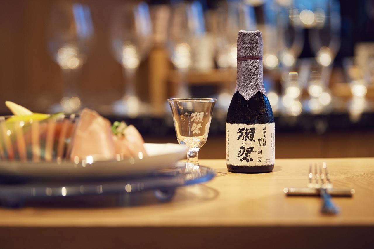 Silks Club Hotel Kaohsziung Kültér fotó A bottle of awamori